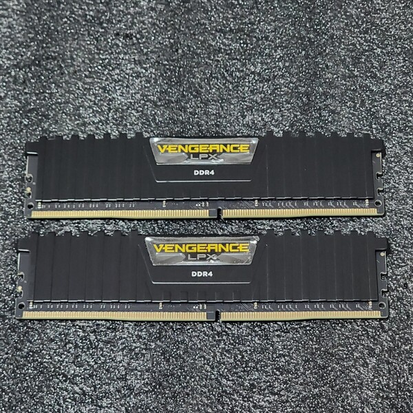 CORSAIR VENGEANCE LPX DDR4-2666MHz 16GB (8GB×2枚キット) CMK16GX4M2A2666C16 動作確認済み デスクトップ用 PCメモリ (2)