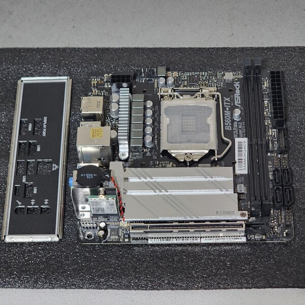 ASRock B560M-ITX IOパネル付属 LGA1200 Mini-ITXマザーボード 第10・11世代CPU対応 Bios 動作確認済 PCパーツ (3)