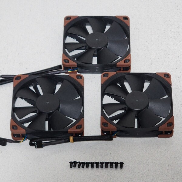 【送料無料】Noctua NF-F12 industrialPPC-2000 PWM 120mm 静音ファン 3個セット 4PIN 動作確認済み PCパーツ