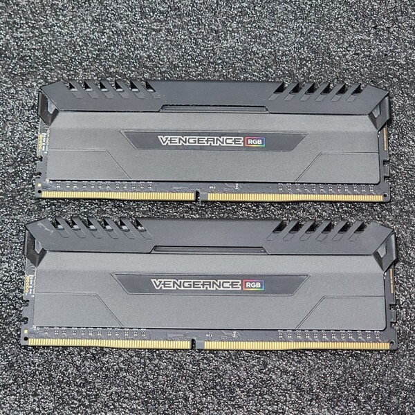 CORSAIR VENGEANCE RGB DDR4-2666MHz 16GB (8GB×2枚キット) CMR16GX4M2A2666C16 動作確認済み デスクトップ用 PCメモリ