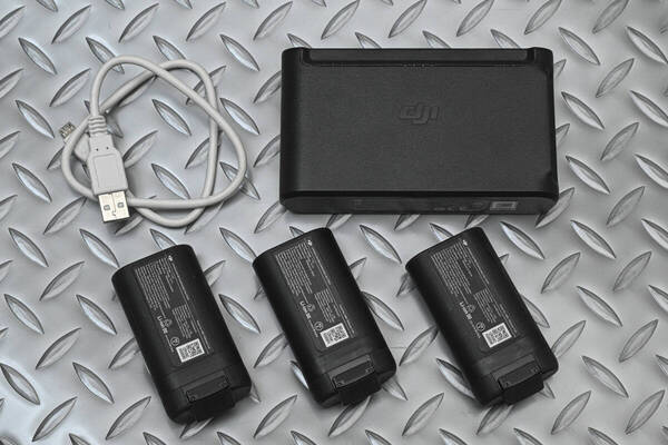 ◇送料無料◇ DJI Mavic Mini インテリジェント フライトバッテリー 3個セット(1100 mAh) 充電器 チャージングハブ マビック ミニ