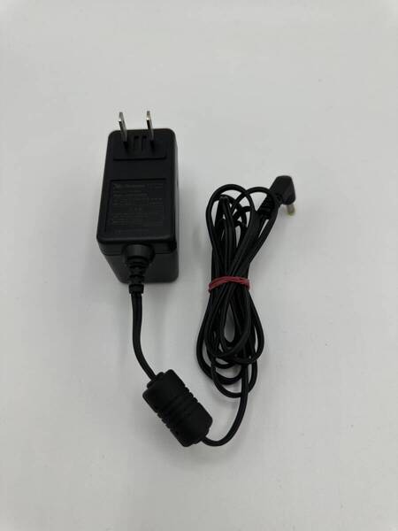 『送料無料』 Benesse ベネッセ チャレンジパッド ACアダプター UVL110-0520 充電器 動作未確認 ジャンク扱い