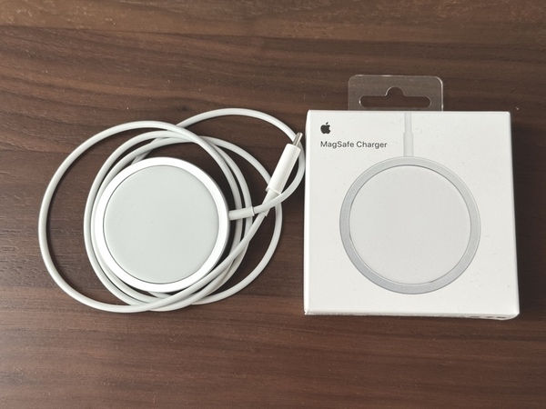 Apple 純正品 ワイヤレス MagSafe Charger 充電器 A2140
