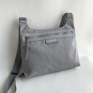 美品 ロンシャン LONGCHAMP 薄型 ショルダーバッグ ライトグレー レディース ナイロン