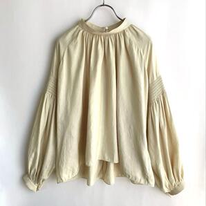 美品 ロペ 袖シャーリング 長袖ブラウス レディース サイズM ふんわり 光沢感 薄黄色 サイズ38 手洗い可 定価2.4万