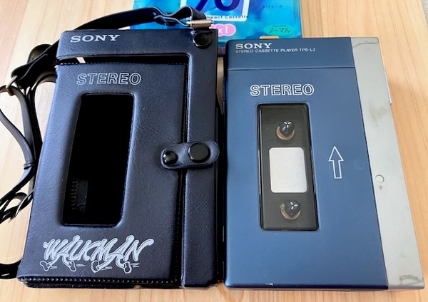 即決【整備済完動品】SONY WALKMAN TPS-L2 初代ウォークマン 高音質調整仕上げ 初期タイプ カバー&ストラップ 美品