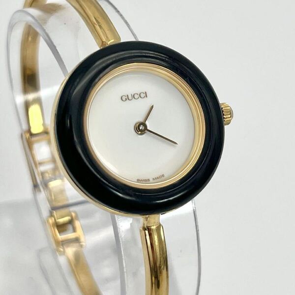 新品電池 グッチ GUCCI チェンジベゼル レディース バングルウォッチ 黒 ブラック ゴールド 白文字盤 腕時計 クォーツ