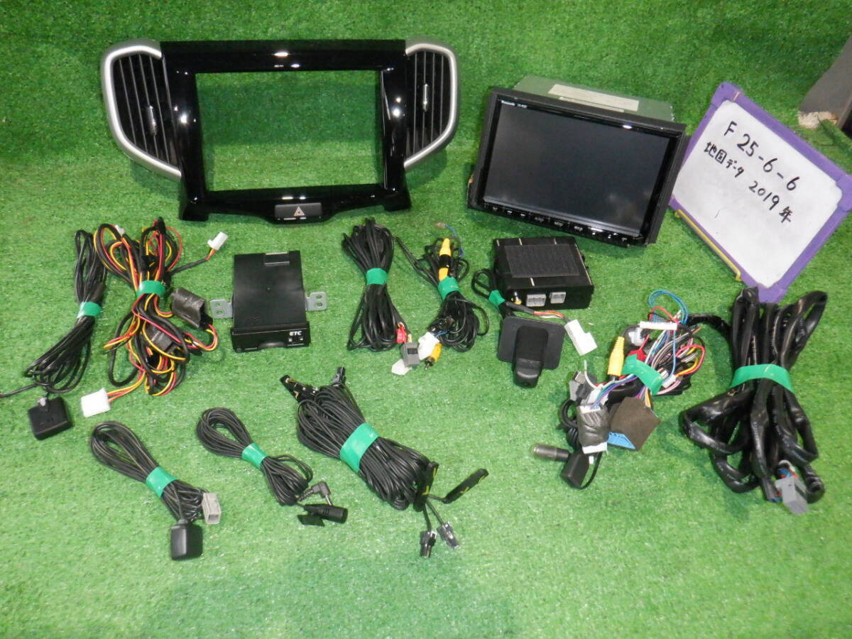 ★スズキ純正 ソリオ用（MA36) HARMANメモリーナビ パネル付★動作良好 ☆スズキ純正 ソリオ用（MA36) HARMANメモリーナビ パネル付