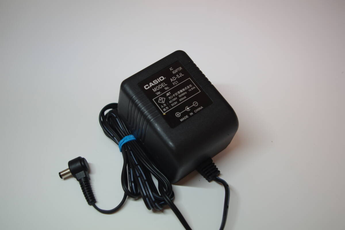 【中古】CASIO　キーボード　充電コード付 Amazon | CASIO ミニ鍵盤キーボード SA-50(ホワイト) + 専用AC