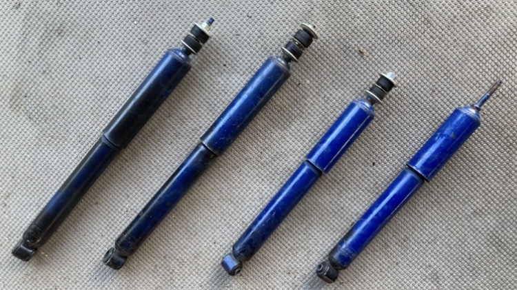 いすゞピアッツァ用ショック(JR120&JR130) いすゞピアッツァ用ショック(JR120&JR130) - メルカリ