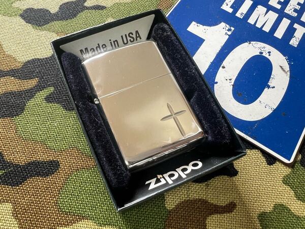 ●新品/レア品●シンプルなクロス(cross)が 彫刻された シルバーミラー の プラチナ加工 の ジッポーライター mercismith2zippo CCC-PT