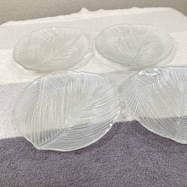 【HOYA】食器 平皿 ガラス皿 ガラス 昭和レトロ プレスガラス 葉っぱ ホヤ ホーヤ