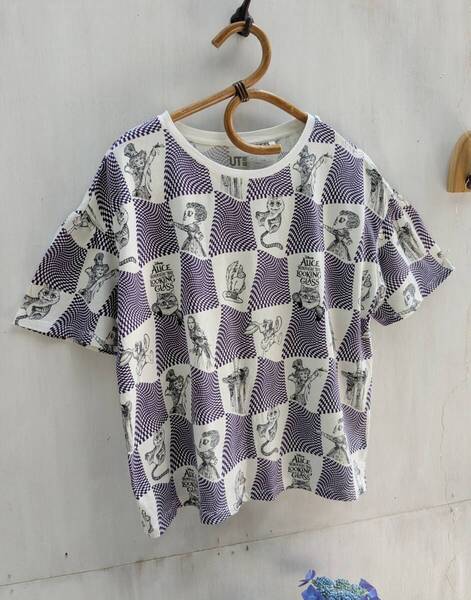 ユニクロ Disney Tシャツ Lサイズ UT 不思議の国のアリス alice through the looking glass アリス・イン・ワンダーランド時間の旅