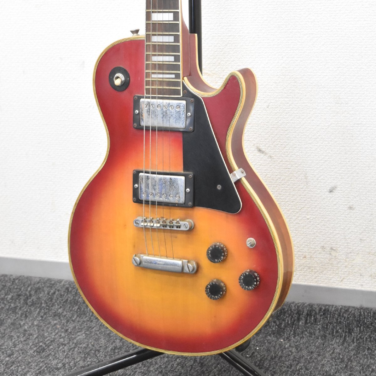 Gibson 1958 Korina Explorer Reissue VOS Natural w/White