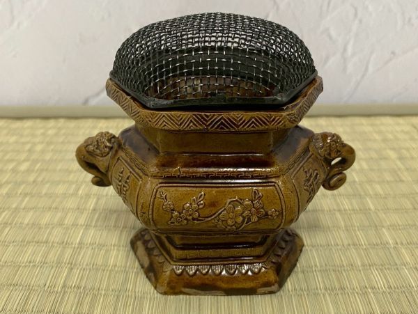 Amazon｜青磁三足純銀火屋香炉 仏具茶道具透かし彫り純銀刻印 銀