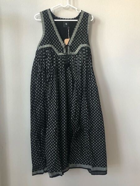 maison de soil 80'S COTTON VOILE SMALL FLOWER BLOCK PRINT V-NECK NOSL QUILTING DRESS Black メゾンドソイル ノースリーブ ワンピース