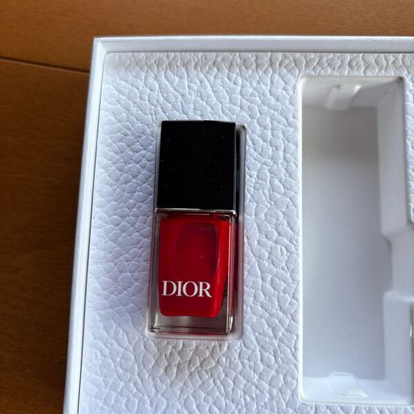 ディオール Dior ネイルカラー ヴェルニ 999