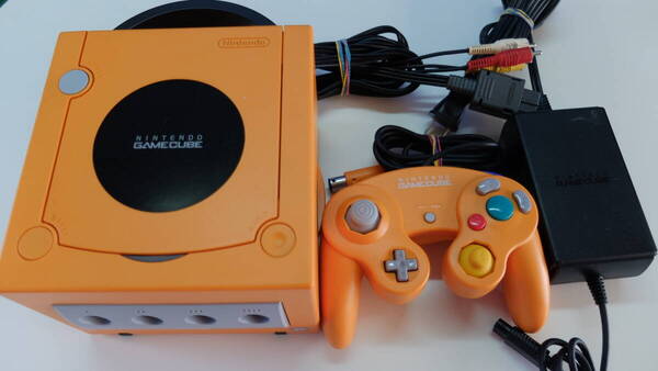 ゲームキューブ本体セット オレンジ DOL-101 電源コード/AVケーブル/コントローラー付属 管理番号:794