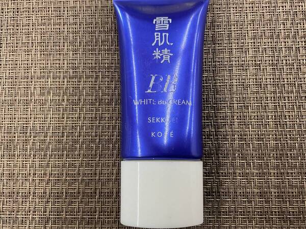雪肌精 ホワイト BB クリーム 01 エッセンス ファンデーション ほぼ 未使用 現品限り 即決 早い者勝ち 送料無料