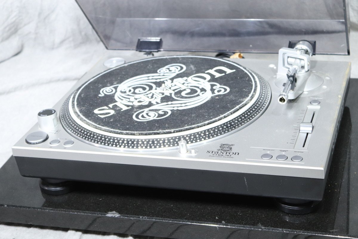 STANTON STR8 - 90 DIRECT DRIVE THREE SPEED ANALOG TURNTABLE
