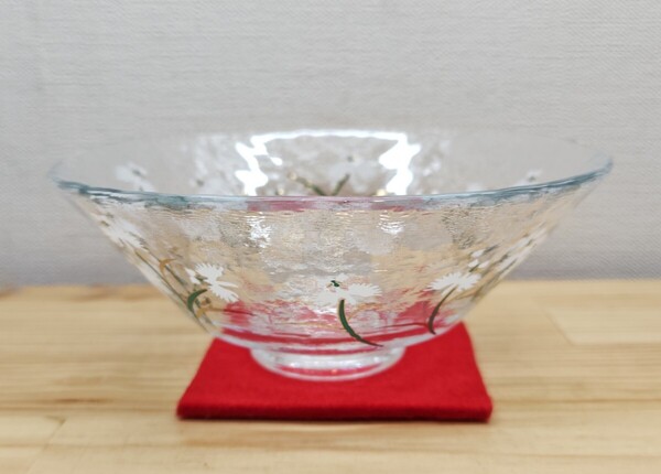 【逢絢亭・新品】茶道具 茶碗 平茶碗 義山 鷺草の図 工芸ガラス 超耐熱ガラス 東太武朗 紙箱入り