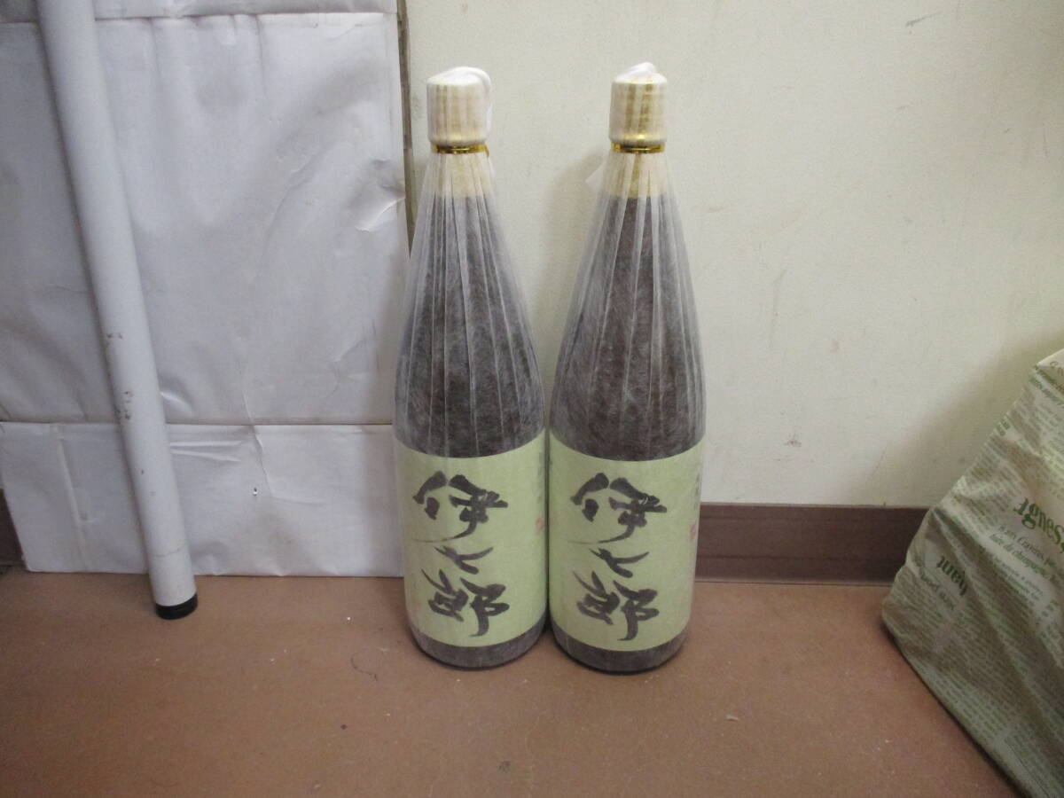 鹿児島酒造 - 伊七郎　2本セット 楽天市場】【ふるさと納税】鹿児島本格芋焼酎「伊七郎」黒瀬安光