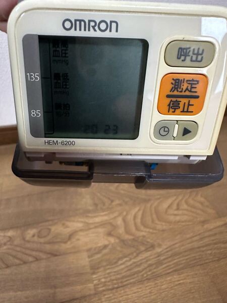 OMRON HEM-6200 手首式血圧計 オムロン