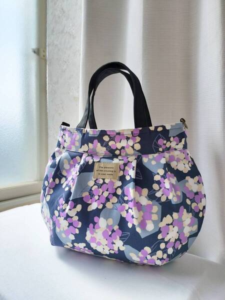 タック入りバッグM 和モダン 紫陽花柄 濃紺