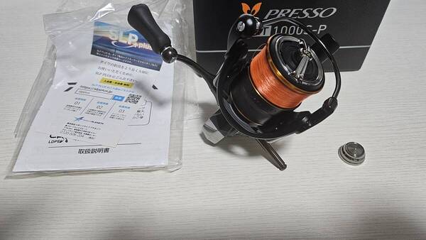 【中古品】DAIWA Daiwa ダイワ プレッソ PRESSO 21PRESSO LT1000S-P ハンドルノブカバー、リールスタンド付き