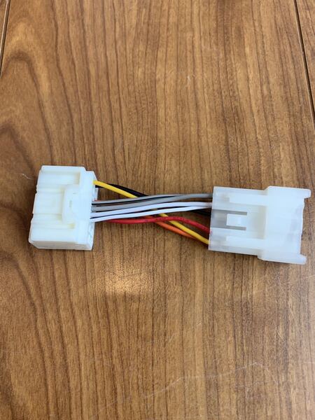 変換ハーネス 18ピンから10ピン 2スピーカー ダイナ デュトロ トヨタ 日野
