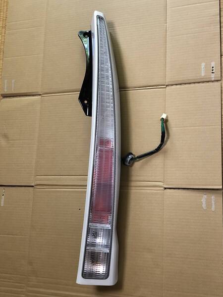 DBA L175S L185S ムーヴ カスタム 後期型 クリアテールランプ右側 ハーネス付き W24パールホワイト D075