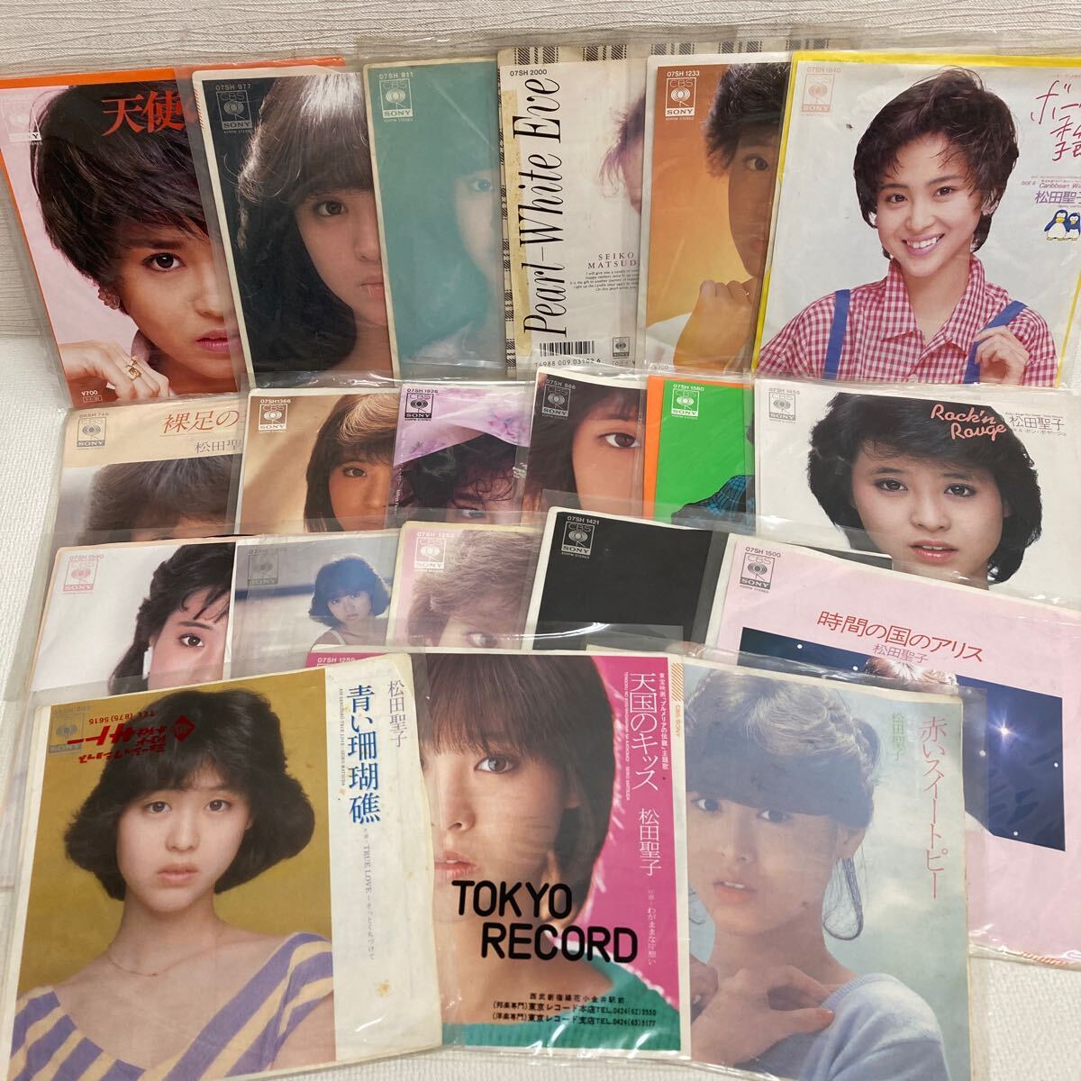 レコード(瞳に約束·冬のオペラグラス·白いパラソル·青い珊瑚礁