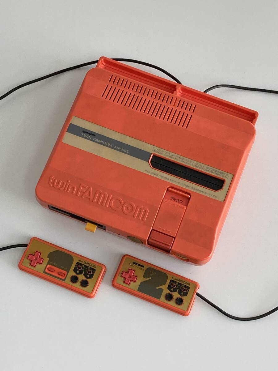 Yahoo!オークション -「ツインファミコン 赤」の落札相場・落札価格