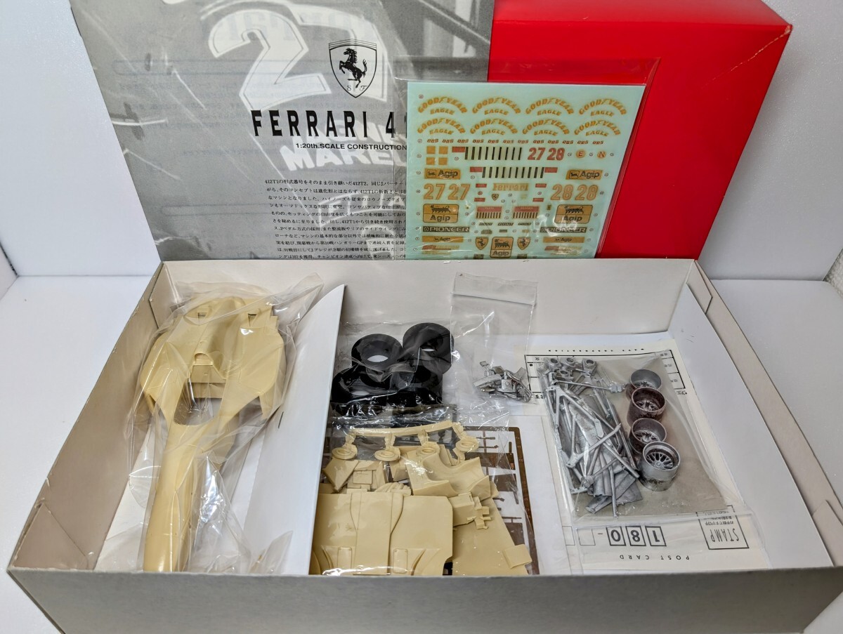 未組立　MFH製の412 T2プラモデルキット、詳細なパーツと説明書付き。 未組立 MFH製の412 T2プラモデルキット、詳細なパーツと説明書付き。