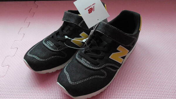 新品 23cm New Balance スニーカー YV373 黒 黄色 マジックテープ 男の子 キッズシューズ 子供 運動靴 ニューバランス 22cm~ 送料無料