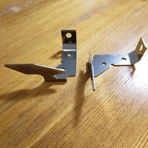 カワサキ ゼファー400 C5-C7 シート金具 シートキャッチ シートステー シートロック カスタム改良品 個数限りあり。ステンレス製