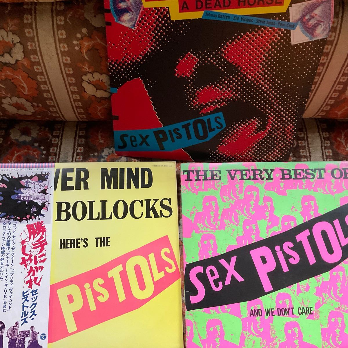 SEX PISTOLS (セックス・ピストルズ) - Flogging A Dead Horse
