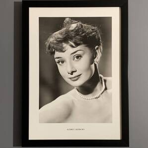 ■オードリー・ヘプバーン■「モノクログラビア #1」/A4額装品/イギリス人女優/ハリウッド黄金時代/貴重写真/印刷物/インテリア G3067