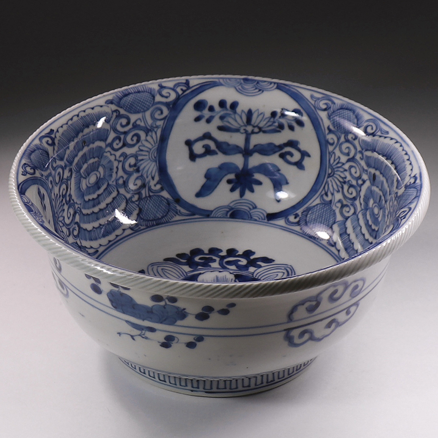 古伊万里 染付 花唐草文深鉢 江戸後期 | iichi 日々の暮らしを