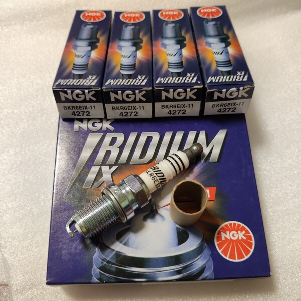NGKイリジウムプラグ BKR6EIX −11 4272 未使品 4本