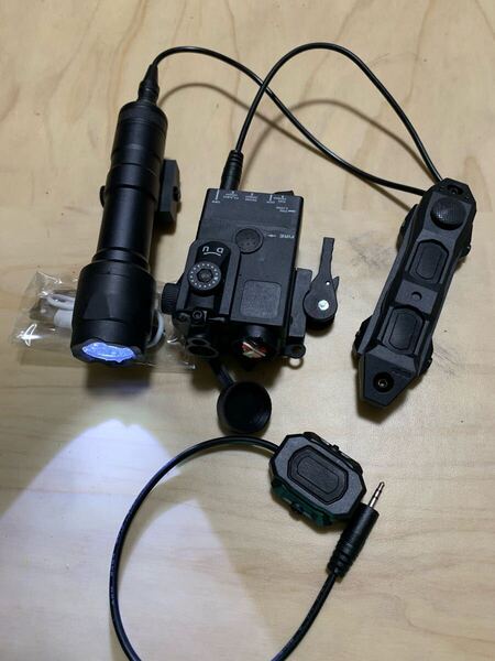新品 充電式 OTAL-C タイプ グリーンレーザー、ウェポンライト、リモートスイッチ、充電器、充電池セット
