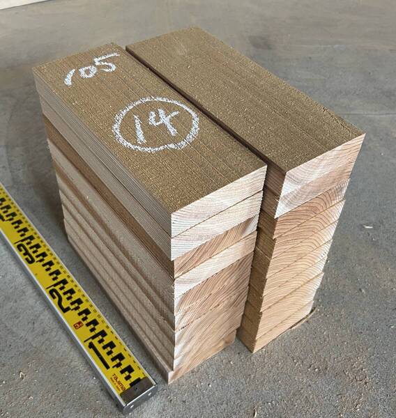 送料無料*みつばち巣箱板スギ板20枚270mm×30mm×105mm⑭/無垢/天然木/重箱/花台/看板/ディスプレー/手作り/木工/DIY/蜜蜂/ミツバチ/杉