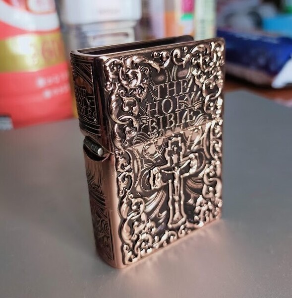 HOLY BIBLE 聖書デザイン オイルライター フルメタル 多面彫刻 ローズゴールド