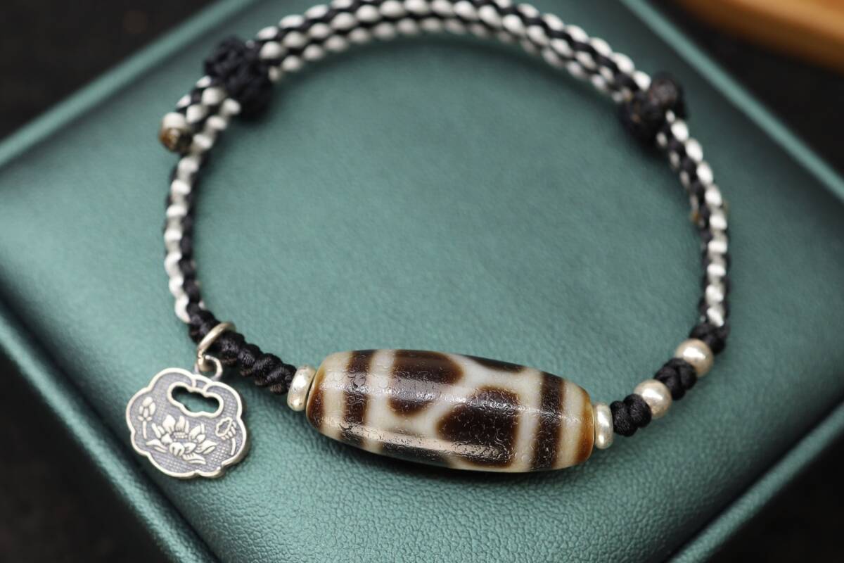 書籍　安達徳雄『くみひものあゆみ』組紐実物見本入り 書籍 安達徳雄『くみひものあゆみ』組紐実物見本入り