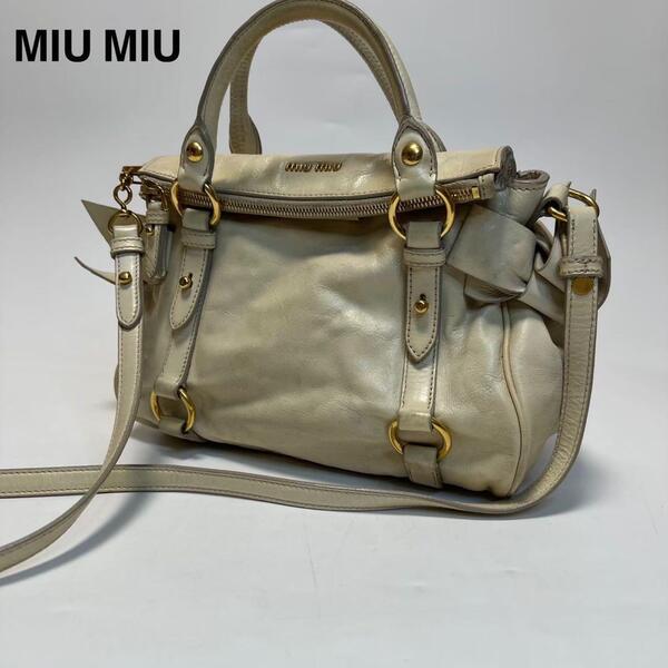 q23【美品】ミュウミュウ miumiu レザー ロゴ金具 サイドリボン 2way ショルダーバッグ ハンドバッグ トートバッグ