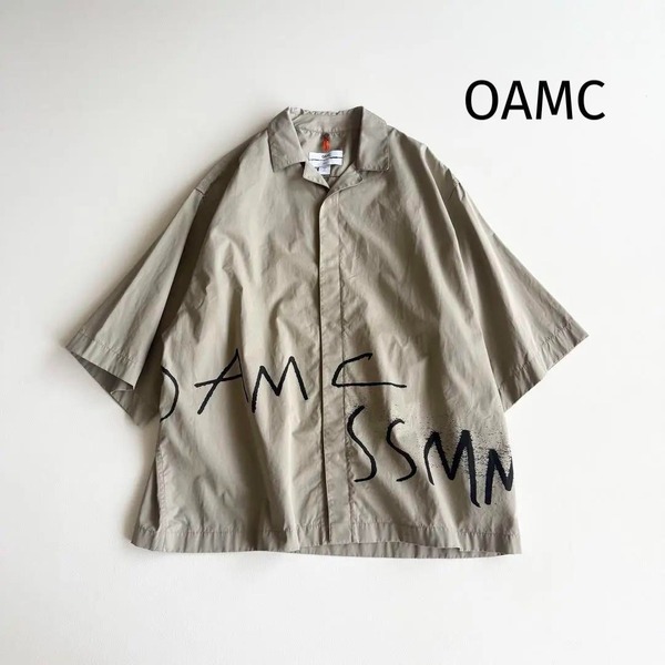 【オーエーエムシー】半袖シャツ ロゴ入り M イタリア製 オープンカラー OAMC 前面ロゴ コットン100% イタリア製 カーキ 開襟シャツ