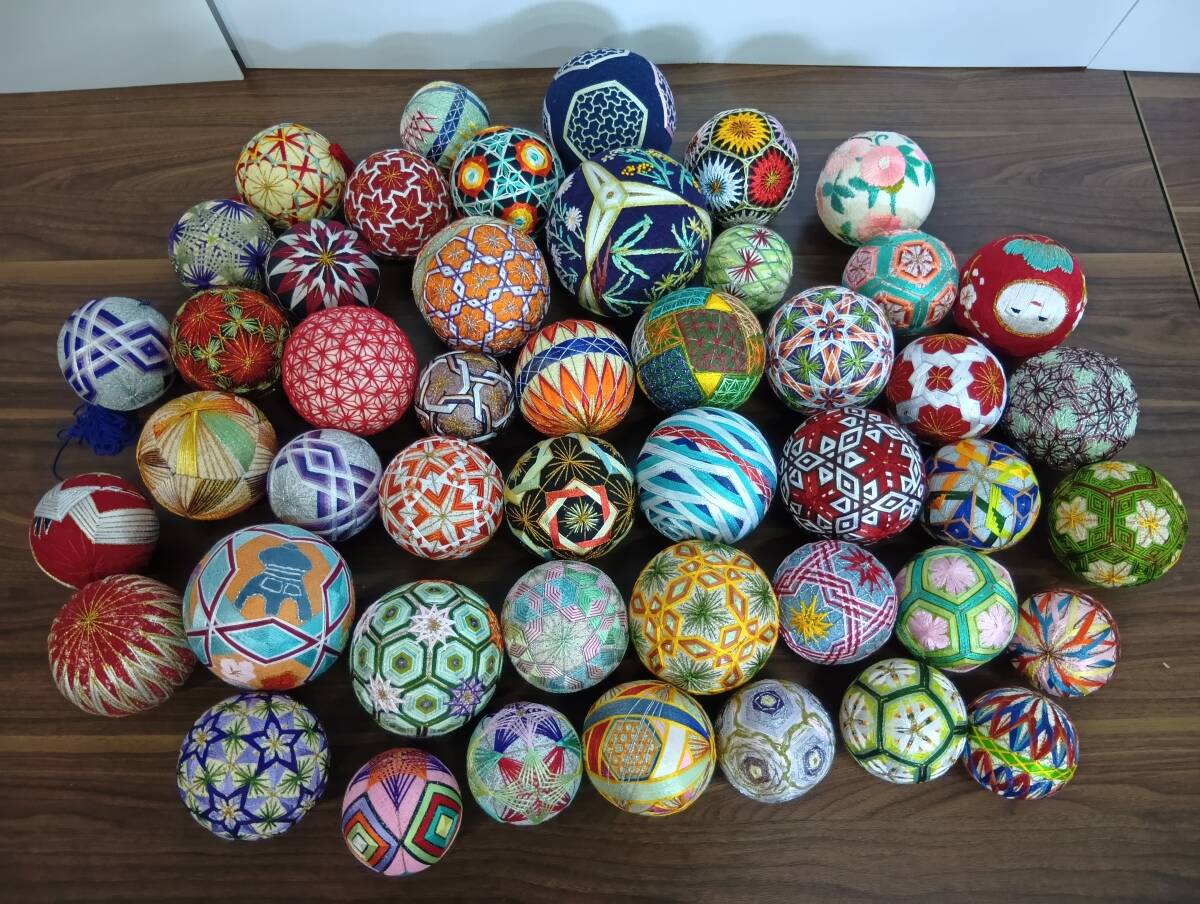 AL83 手毬 手まり 刺繍 ハンドメイド 昭和レトロ まとめ69個木目込2個 AL83 手毬 手まり 刺繍 ハンドメイド 昭和レトロ まとめ69個木目
