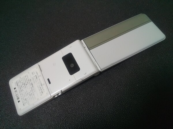 【送料無料⑥】docomo P-01H 白ロム 防水 防塵 Bluetooth ワンセグ 赤外線通信 ワンプッシュオープン ガラケー 残債務無し 判定○