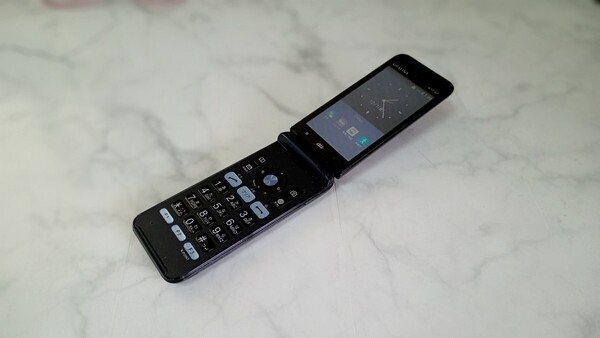 K4125 au GRATINA KYF37 KYOCERA 京セラ /4Gガラホ/折畳式/ 簡易動作確認&簡易清掃&初期化OK 判定○ 現状品 送料無料