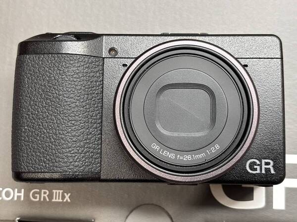 【美品】RICOH (リコー) GR IIIx (別売り充電器、バッテリー、化粧リング付)